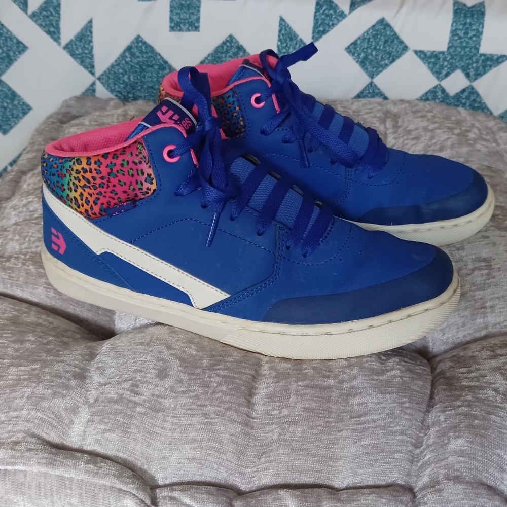 Rare Women’s Etnies Rap Blue mid w/Rainbow cheetah Sz 10